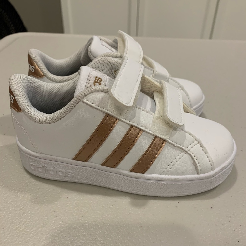 Adidas superstars